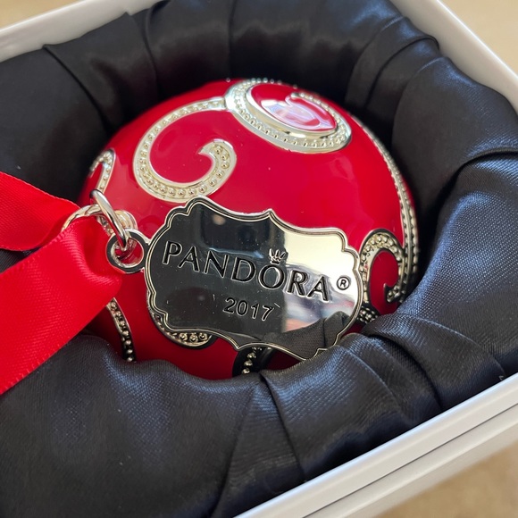 Pandora 2017 Christmas ornament-NWT - Picture 3 of 7